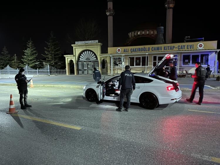 Polis kampüs bölgesinde denetim