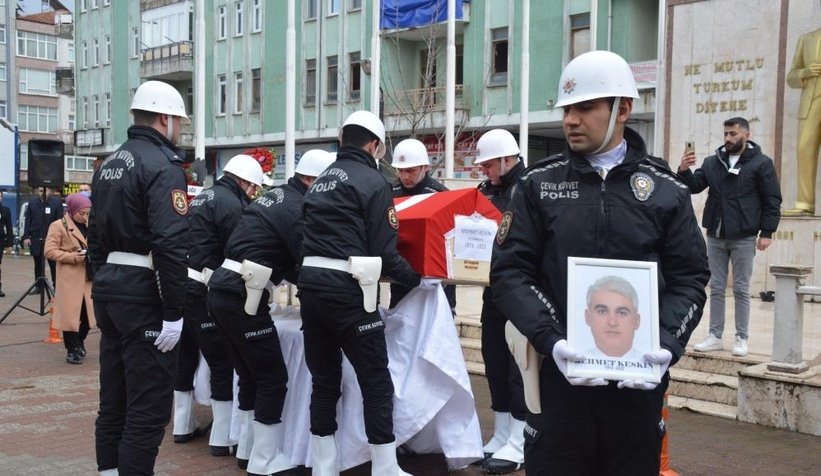 Polis memuruna hüzünlü tören