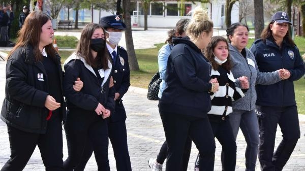 Polis merkezinde silah kazayla ateş aldı, polis memuru şehit oldu