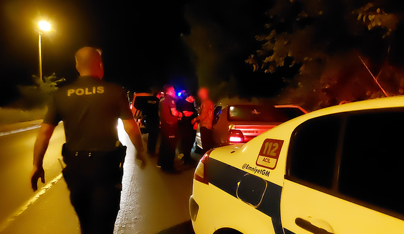 polis-onunu-kesti-calinti-aracla-kacis-akyazida-sona-erdieglsru1ey1