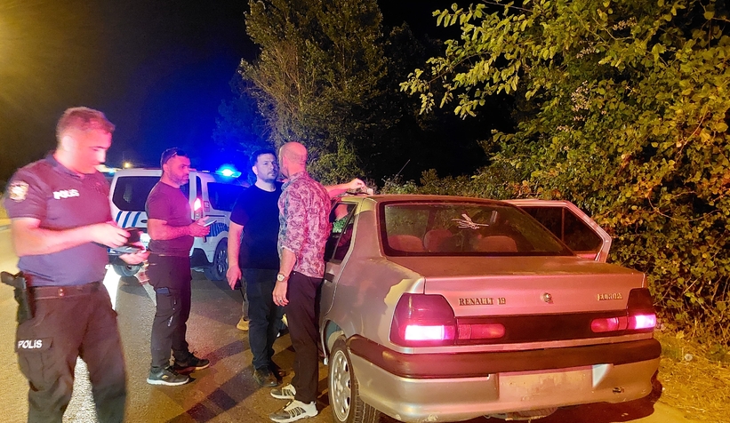 polis-onunu-kesti-calinti-aracla-kacis-akyazida-sona-erdieglsru1ey1