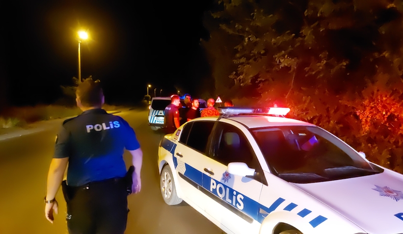 polis-onunu-kesti-calinti-aracla-kacis-akyazida-sona-erdieglsru1ey1