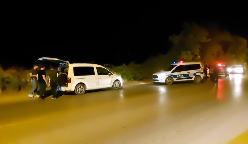 polis-onunu-kesti-calinti-aracla-kacis-akyazida-sona-erdieglsru1ey1