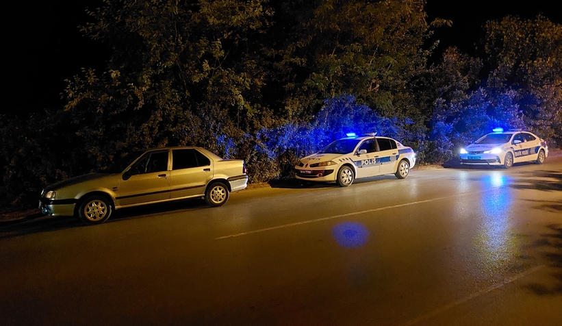 polis-onunu-kesti-calinti-aracla-kacis-akyazida-sona-erdieglsru1ey1