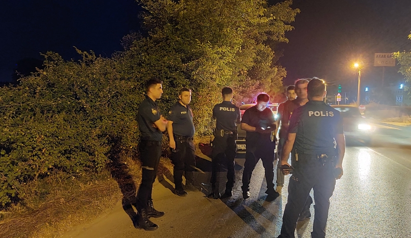 polis-onunu-kesti-calinti-aracla-kacis-akyazida-sona-erdieglsru1ey1