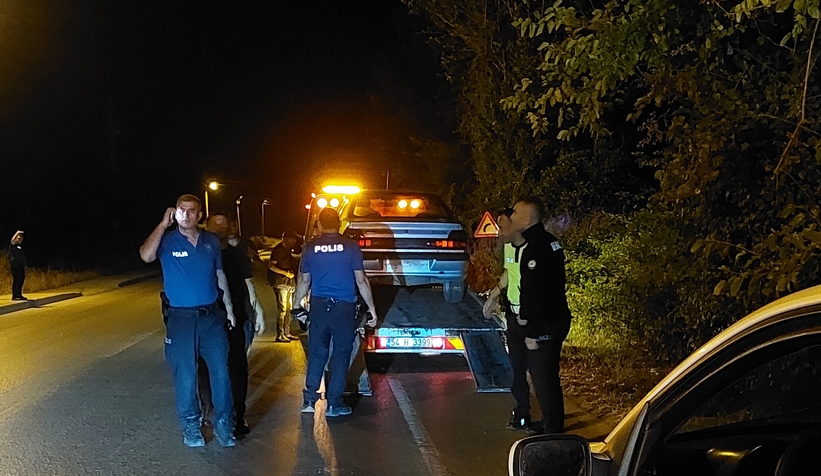 polis-onunu-kesti-calinti-aracla-kacis-akyazida-sona-erdieglsru1ey1