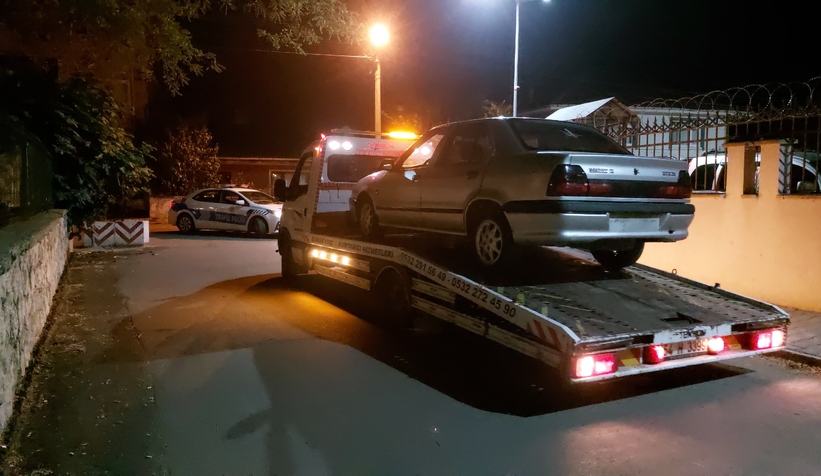polis-onunu-kesti-calinti-aracla-kacis-akyazida-sona-erdieglsru1ey1