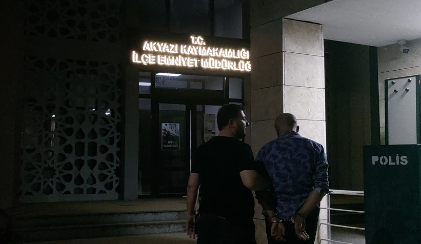 polis-onunu-kesti-calinti-aracla-kacis-akyazida-sona-erdieglsru1ey1