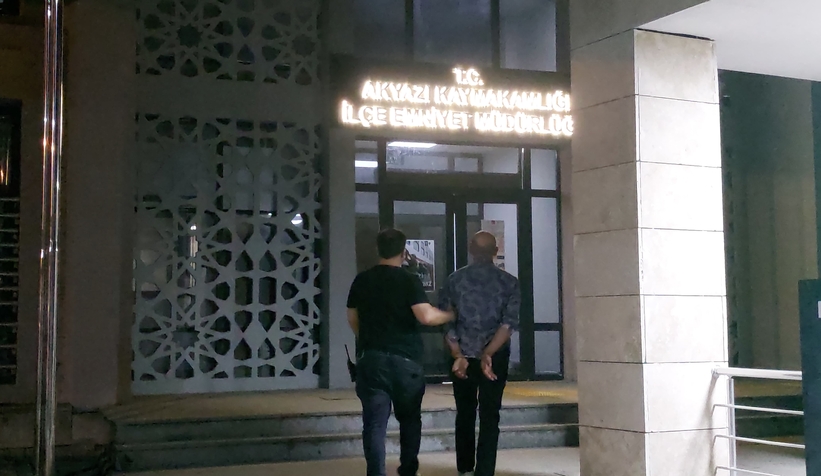 polis-onunu-kesti-calinti-aracla-kacis-akyazida-sona-erdieglsru1ey1