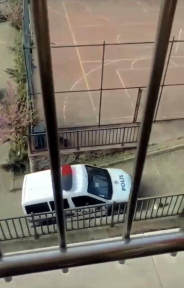 polis-sirenini-duyunca-boyle-kactilarmlblr05ltc