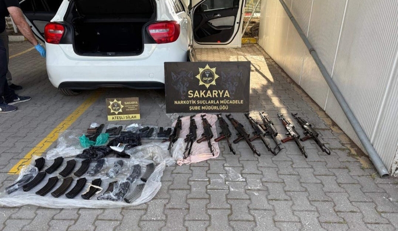 polisin-kiraladigi-aracta-kalasnikof-tufekler-cikmisti-yeni-gelismetuwxa1dtkz