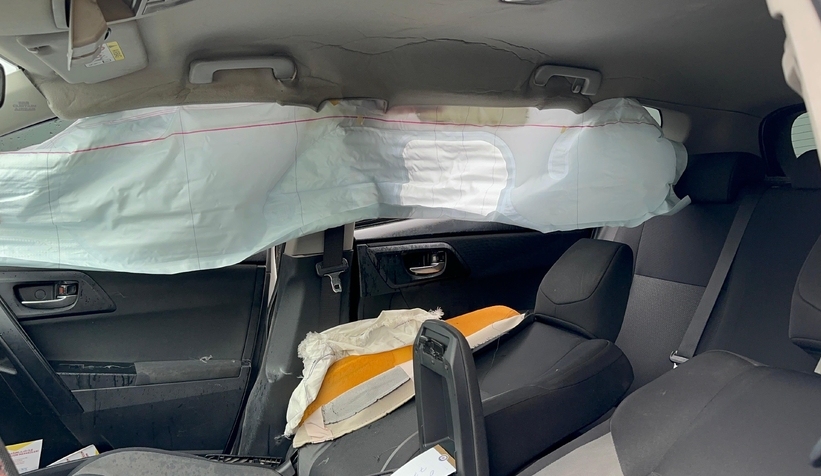 Polisler kaza yaptı