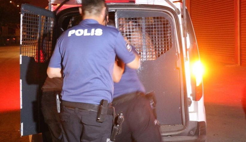 Polislere ve babasına zor anlar yaşattı