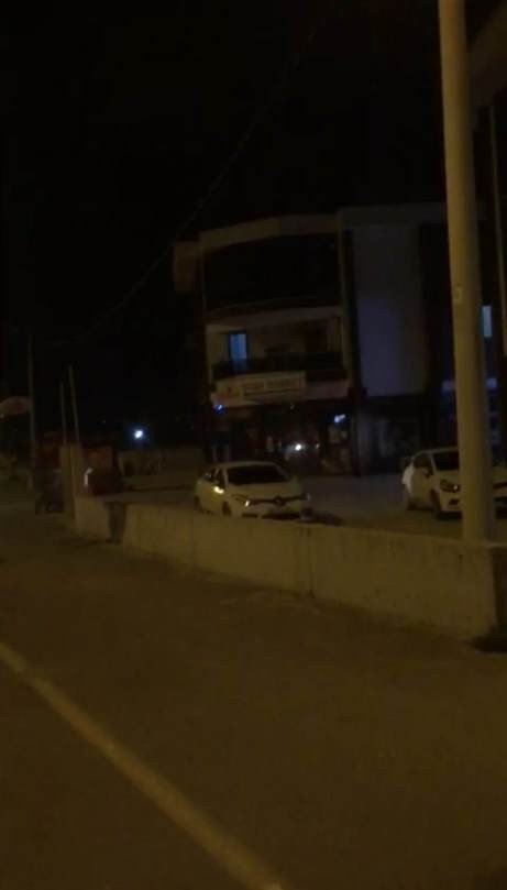 Polisten kaçarken beton direğe çarptı