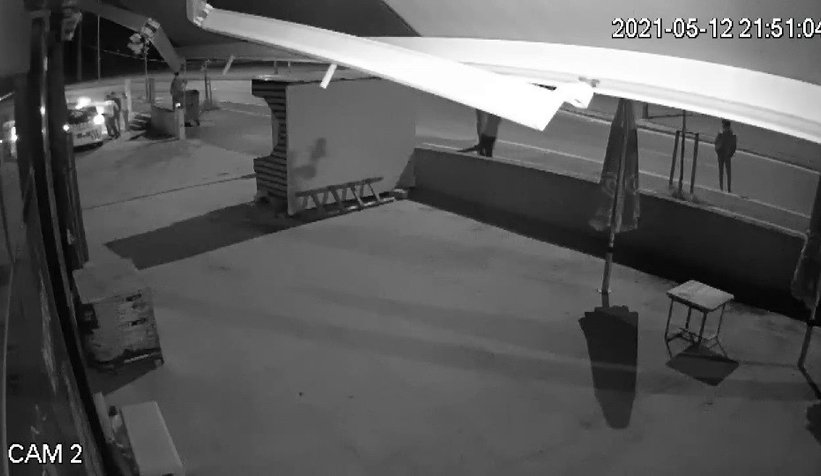 Polisten kaçarken beton direğe çarptı