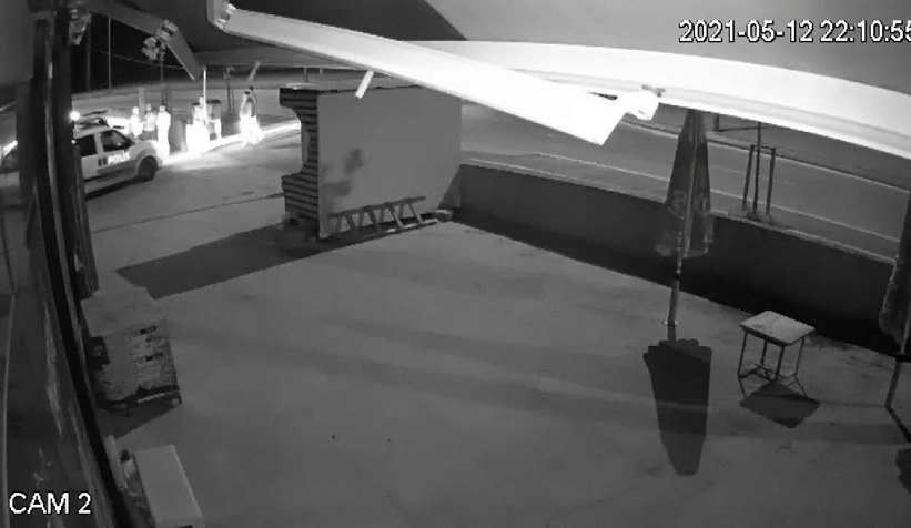 Polisten kaçarken beton direğe çarptı