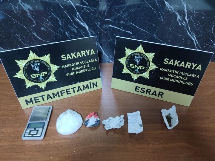 Polisten uyuşturucu operasyonu: 4 tutuklama