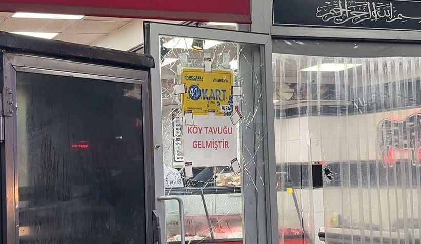 pompali-tufekle-ates-ettigi-dukkanin-bir-gun-once-tasla-camini-kirmistxm4tmcxs1