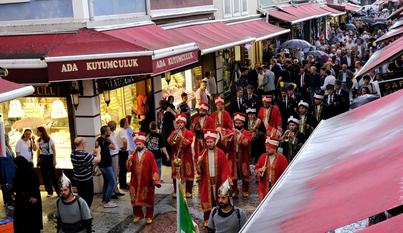 poyrazlar-da-rafet-el-roman-ve-ekin-uzunlar-ruzgari-estimtvgu1bsyt