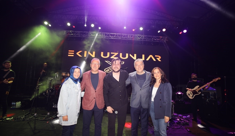poyrazlar-da-rafet-el-roman-ve-ekin-uzunlar-ruzgari-estimtvgu1bsyt