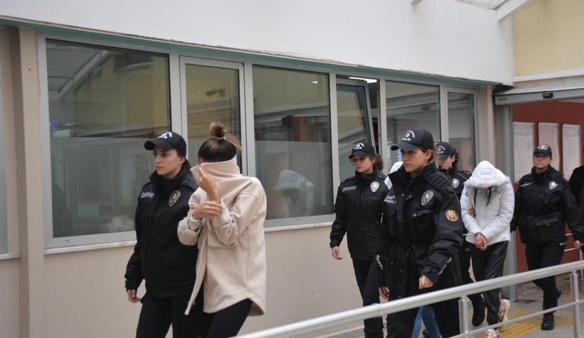 Prefabrik ev dolandırıcıları adliyeye sevk edildi