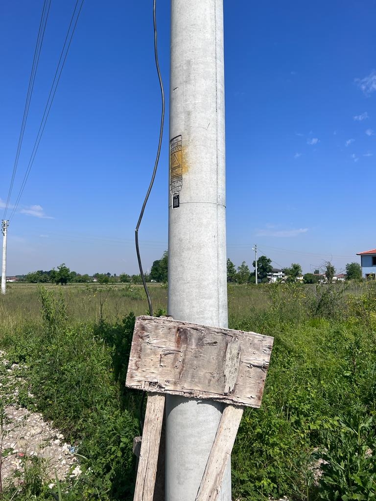 Prefabrikte ne var ne yok çaldılar