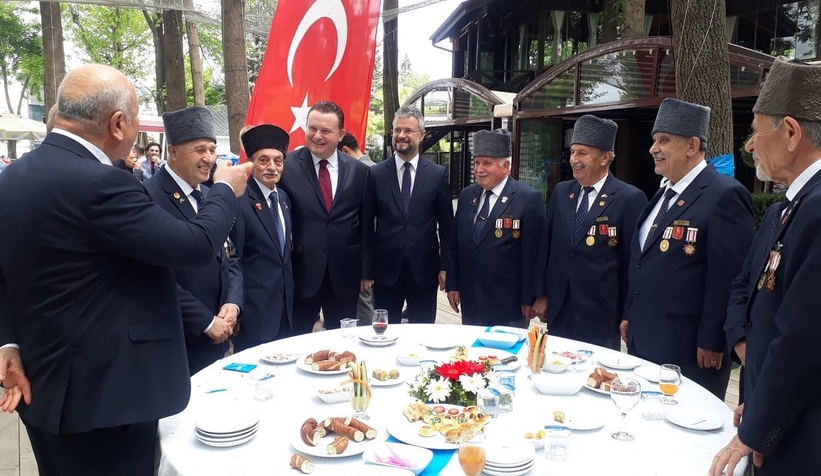 Protokol Orman Park'ta bayramlaştı