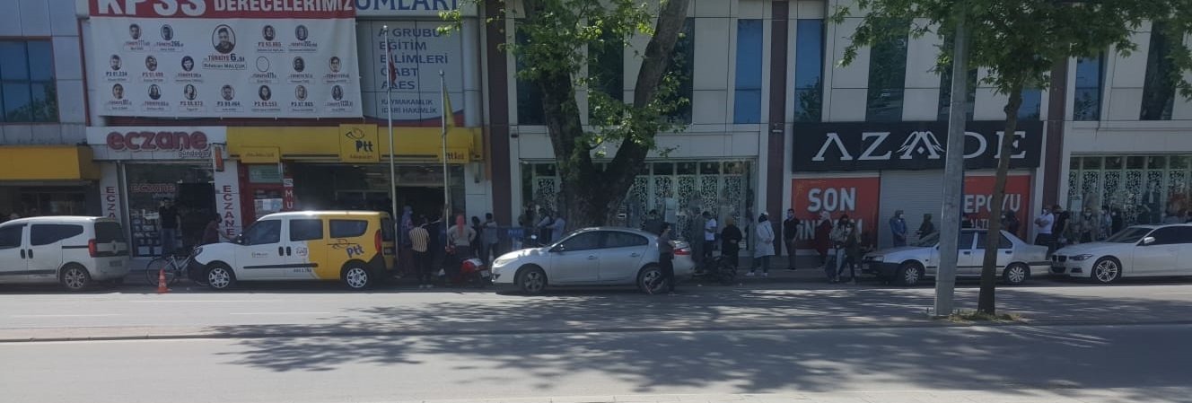 PTT önünde metrelerce kuyruk