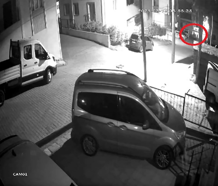 Pusu kurdukları genci çapraz ateşe alarak öldürdüler