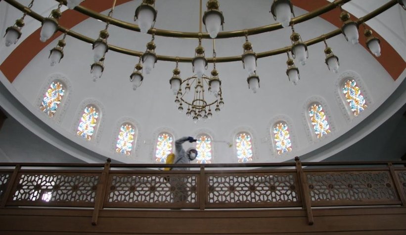 Ramazan öncesi camiler dezenfekte ediliyor