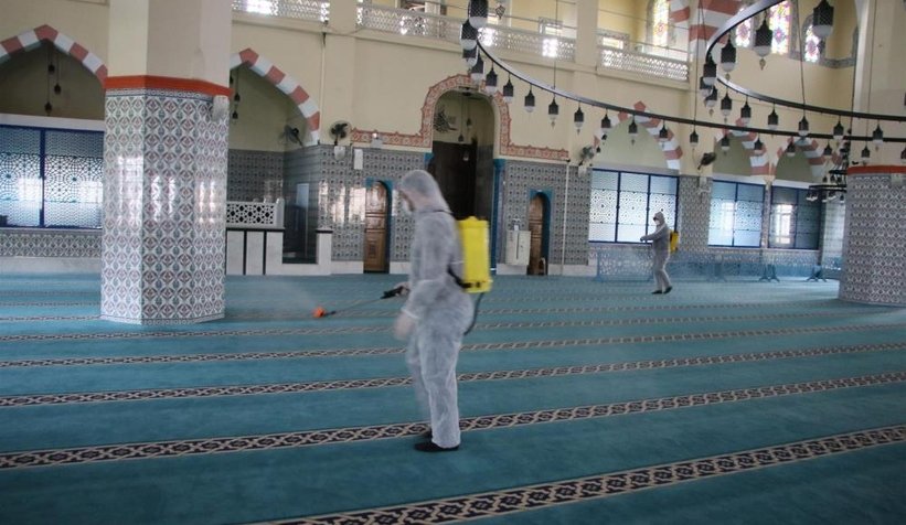 Ramazan öncesi camiler dezenfekte ediliyor