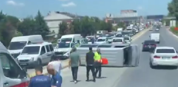 refuje-carpan-minibus-devrildi-6-yaraliu241ugpovk
