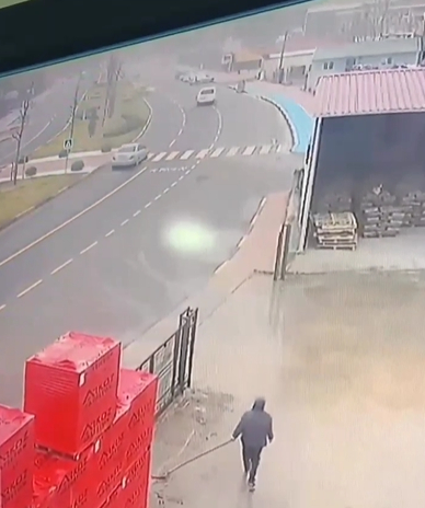 Refüje çarpıp böyle devrildi