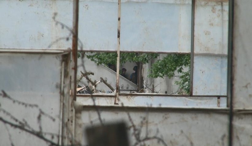 Rehine krizi! Babasını öldürdü, 3’ü asker 8 kişiyi yaraladı