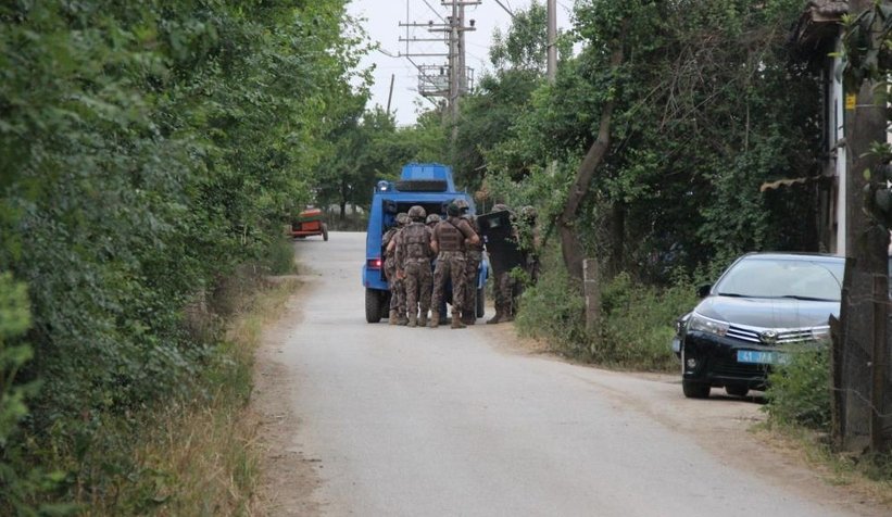 Rehine krizi! Babasını öldürdü, 3’ü asker 8 kişiyi yaraladı