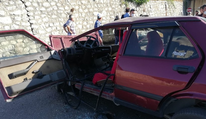 Reşadiye'de kaza araçlar hurdaya döndü