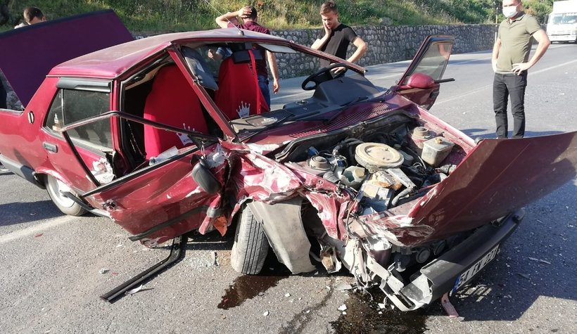 Reşadiye'de kaza araçlar hurdaya döndü