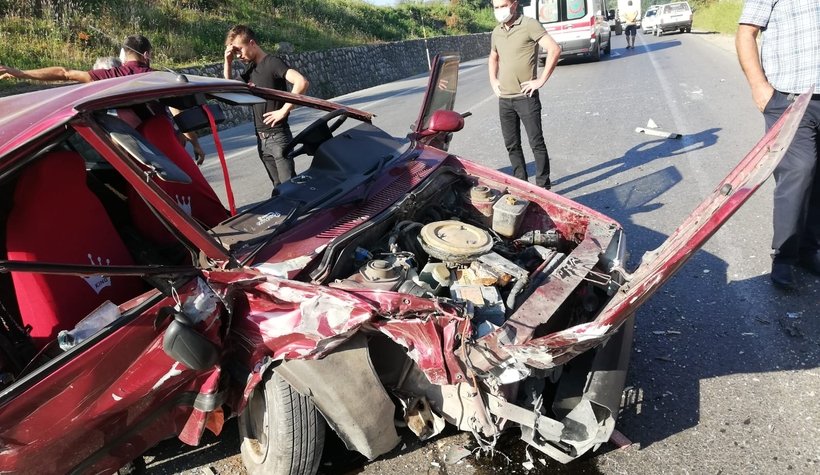 Reşadiye'de kaza araçlar hurdaya döndü