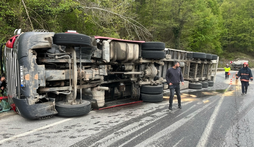 resadiye-de-tir-devrildib2jwbi9jos