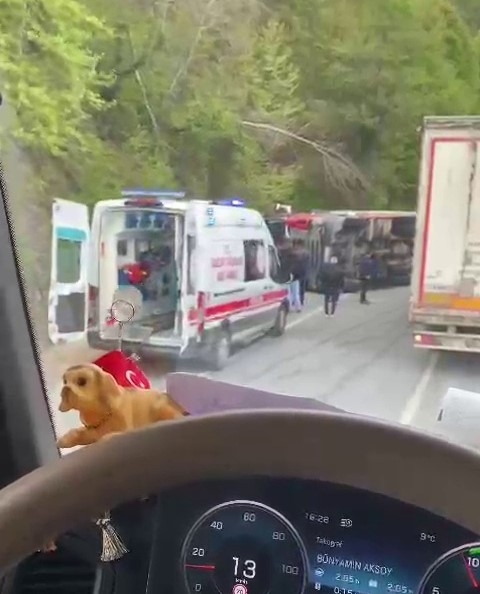 resadiye-de-tir-devrildib2jwbi9jos