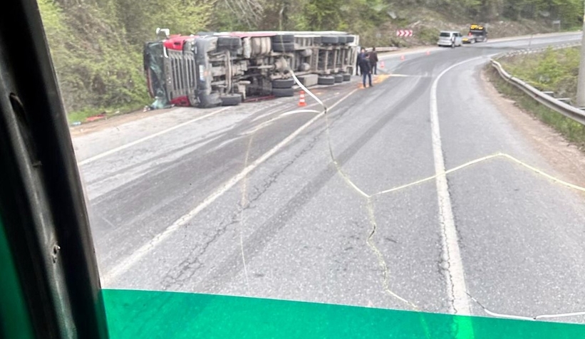 resadiye-de-tir-devrildib2jwbi9jos