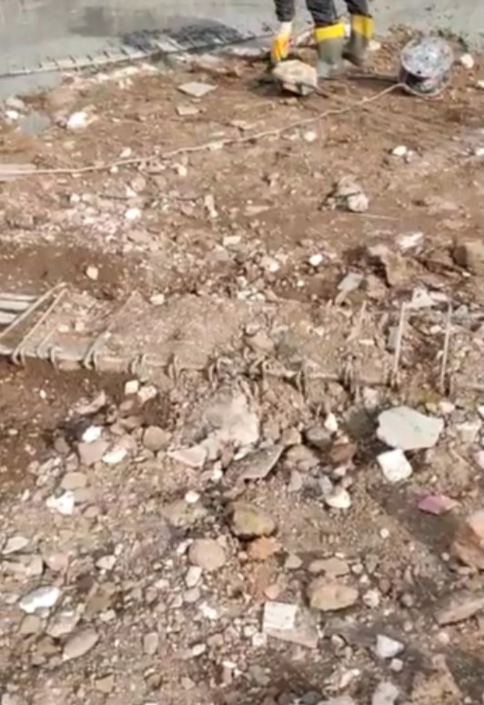 Resmen cinayet inşaatın kirişlerini toprakla doldurdular