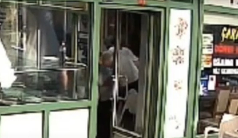 Restoran şefi boğazına yemek kaçan müşteriyi kurtardı