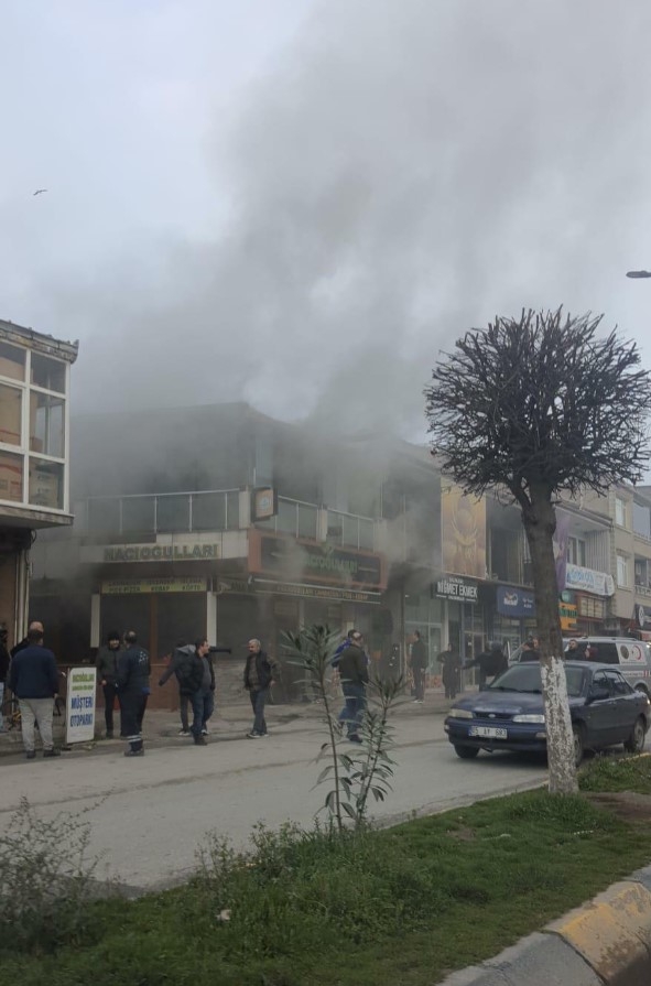 restoranda-yangin-bir-ve-ikinci-katta-hasar-olusturfztmgletv