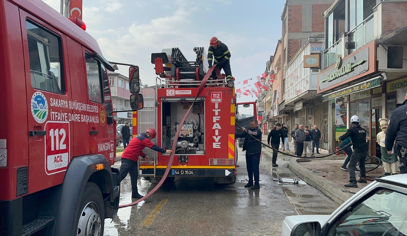 restoranda-yangin-bir-ve-ikinci-katta-hasar-olusturfztmgletv