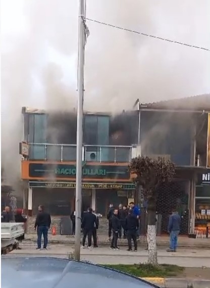 restoranda-yangin-bir-ve-ikinci-katta-hasar-olusturfztmgletv