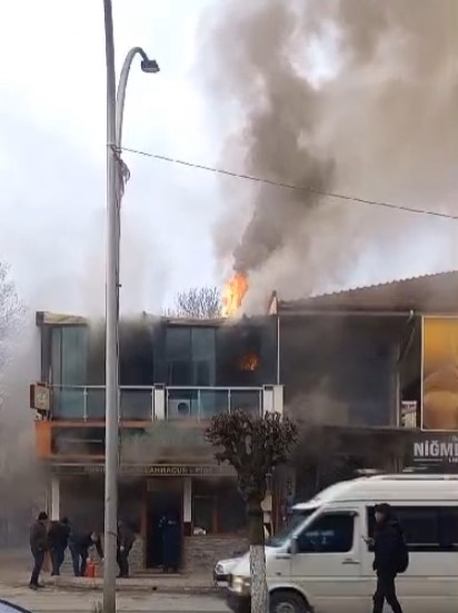 restoranda-yangin-bir-ve-ikinci-katta-hasar-olusturfztmgletv