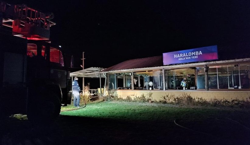 Restoranının yanışını gözyaşları içinde izledi