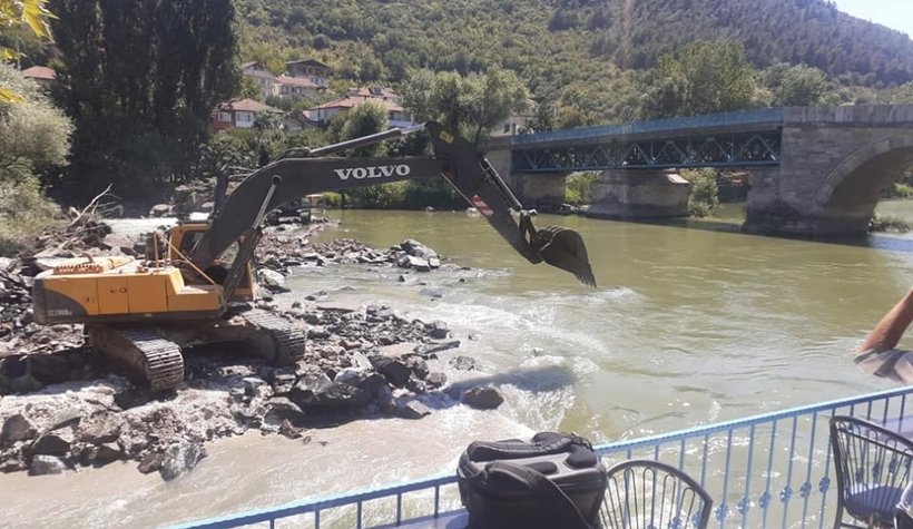 Restorasyon için nehir yatağı düzenleniyor.