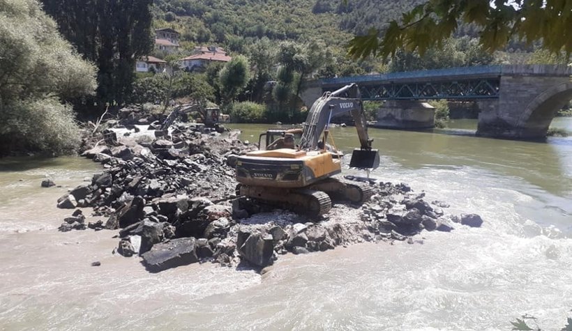 Restorasyon için nehir yatağı düzenleniyor.